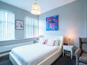 1 bedroom, iron/ironing board, free WiFi, bed sheets - Creative & Cheerful Apartment by Avo in Sheffield (Sheffield)