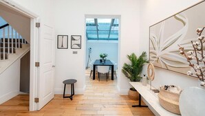 Dining - Luxury Central London Apartment With 4 Bedrooms (London)