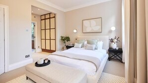 4 bedrooms, WiFi (free), bed sheets - Luxury Central London Apartment With 4 Bedrooms (London)
