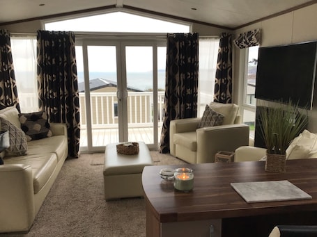 Chalet | Living area | TV, fireplace