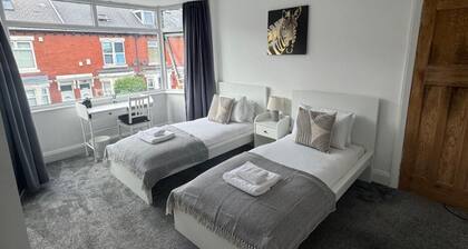Simonside Apartment - Sleeps 6 -parking