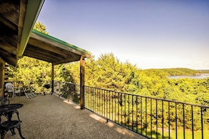 Terrace/patio - Country Blue Lake View Log Cabin (Garfield)