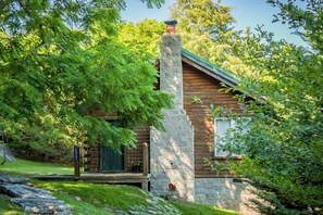 Exterior - Country Blue Lake View Log Cabin (Garfield)