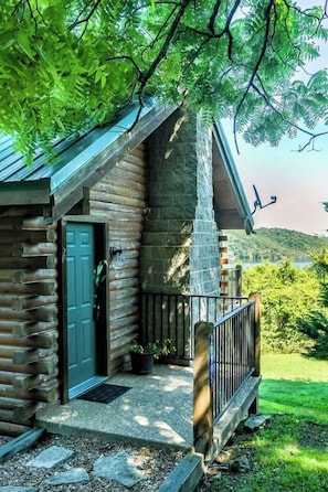 Property grounds - Country Blue Lake View Log Cabin (Garfield)