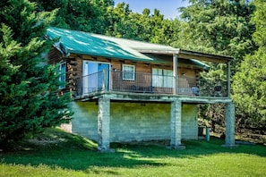 Exterior - Country Blue Lake View Log Cabin (Garfield)