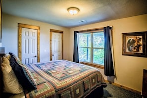 3 bedrooms, iron/ironing board, WiFi (free), bed sheets