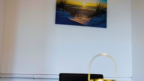 Apartment | Dining - 2 Bedrooms-6guests-veryspacious-freeparking-wifi (London)
