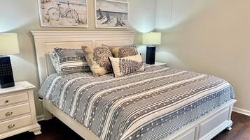 3 bedrooms, iron/ironing board, WiFi, bed sheets