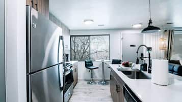 Cookware/dishes/utensils