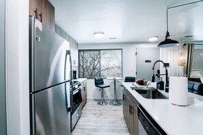 Cookware/dishes/utensils