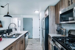 Cookware/dishes/utensils