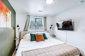 2 bedrooms, iron/ironing board, WiFi