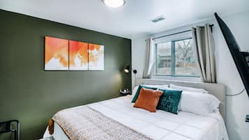 2 bedrooms, iron/ironing board, WiFi, bed sheets