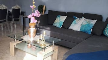 Casa, 3 habitaciones, fumadores, patio | Interior