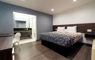 DELUXE KING ROOM | Desk, free WiFi, bed sheets