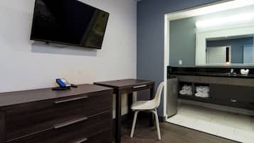 DELUXE KING ROOM | Desk, free WiFi, bed sheets