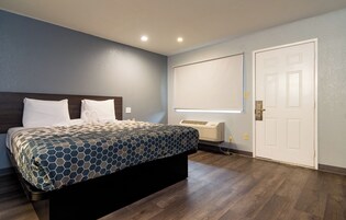 Escritorio, wifi gratis y ropa de cama