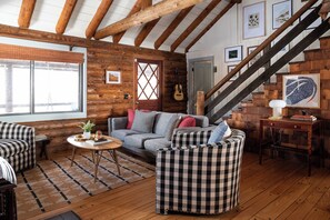 スマートテレビ、暖炉、DVD プレーヤー、テーブルサッカー台