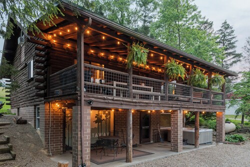 Inground Pool, Hot Tub, Fire Pit at Large Log Cabin near Mohican State Park