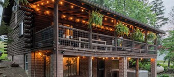 Inground Pool, Hot Tub, Fire Pit at Large Log Cabin near Mohican State Park