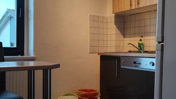 KĂŒhlschrank, Mikrowelle, Ofen, Herdplatte