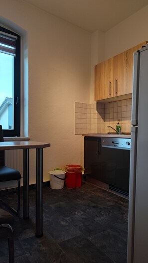 Kylskåp, mikrovågsugn, ugn och spishäll
