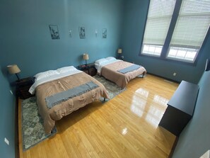 5 Schlafzimmer, Schreibtisch, Bügeleisen/Bügelbrett, kostenloses WLAN