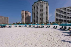 On the beach, sun-loungers - Destin Oceanfront Condo 3 Bed 3 Bath (Destin)