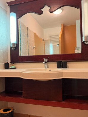 Hårtørrer, håndklæder, Sæbe, Shampoo