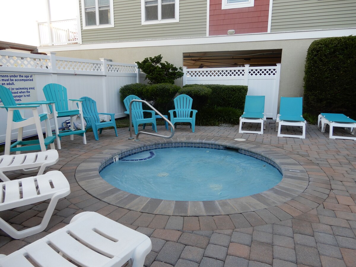 COUNTRY CONCERT! 4th OF JULY! MILLION DOLLAR VIEWS @ THE MONARCH! POOL! HOT TUB!