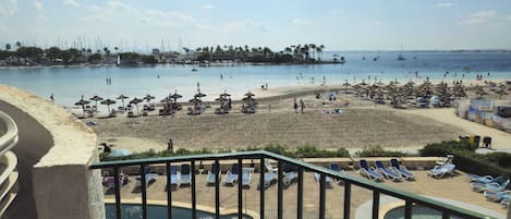 Comfort Apartment, Beachfront | Terrace/patio