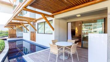 Luxury Apartment | Outdoor dining