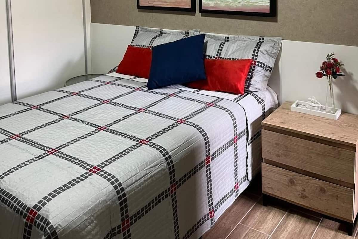 Basic Apartment | Egyptian cotton sheets, premium bedding, individually furnished