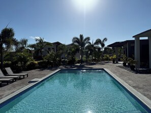 Pool - Roses Cove Serene and Tranquil. Central Ocho Rios, 5 min to Dunns River Falls (Ocho Rios)