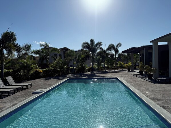 Pool - Roses Cove Serene and Tranquil. Central Ocho Rios, 5 min to Dunns River Falls (Ocho Rios)