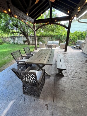 屋外ダイニングエリア