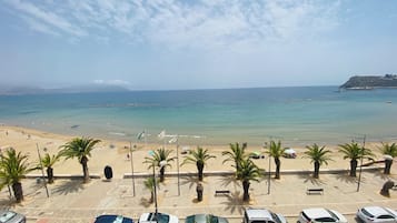 Aan het strand, ligstoelen aan het strand