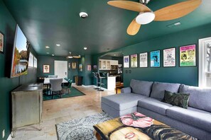 Living area - TheGreenHouse
(Austin)