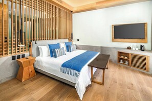 Hypo-allergenic bedding, minibar, in-room safe, individually decorated