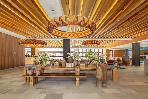 Lobby lounge