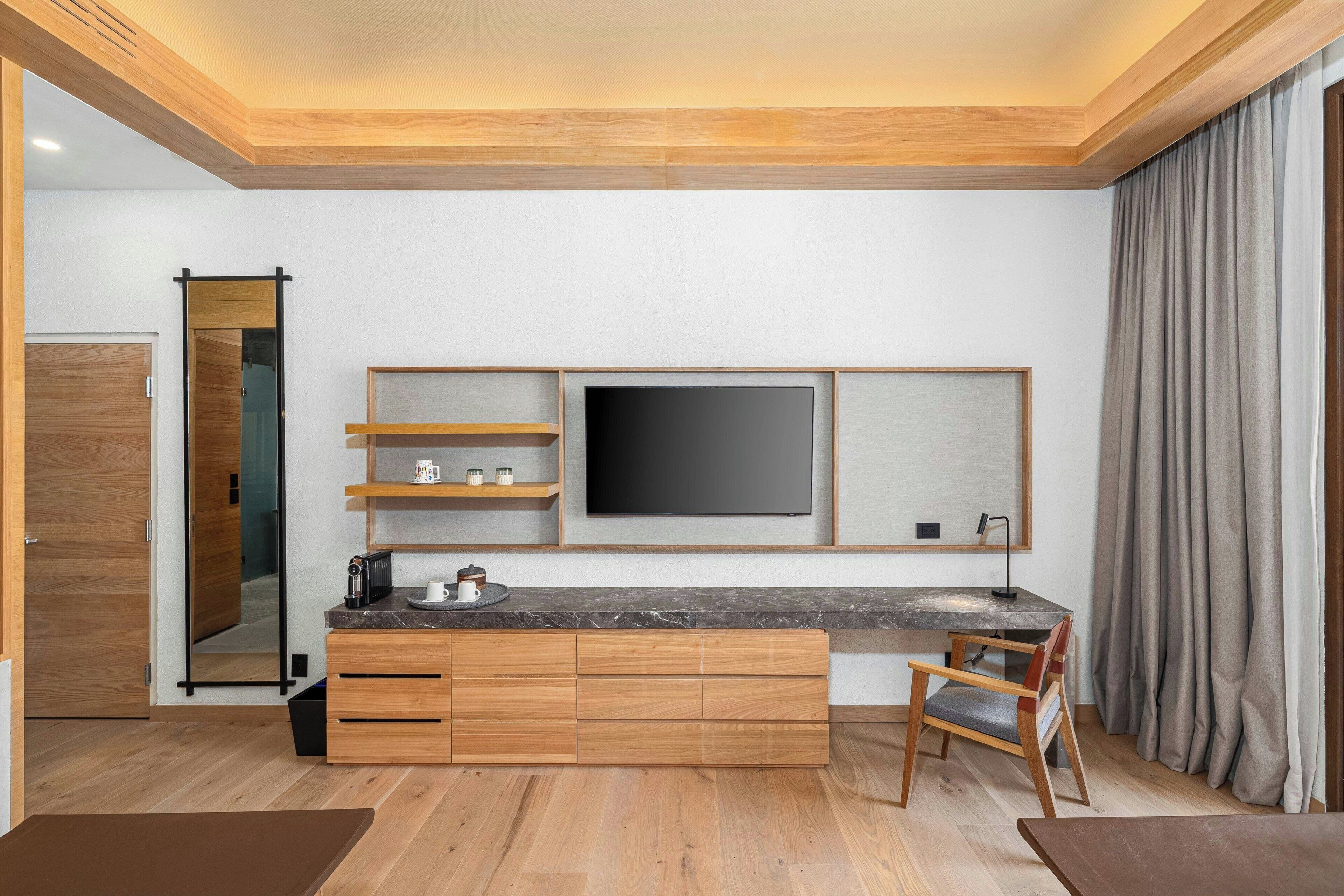 Allergitestet sengetøy, minibar, safe på rommet og individuelt dekorert