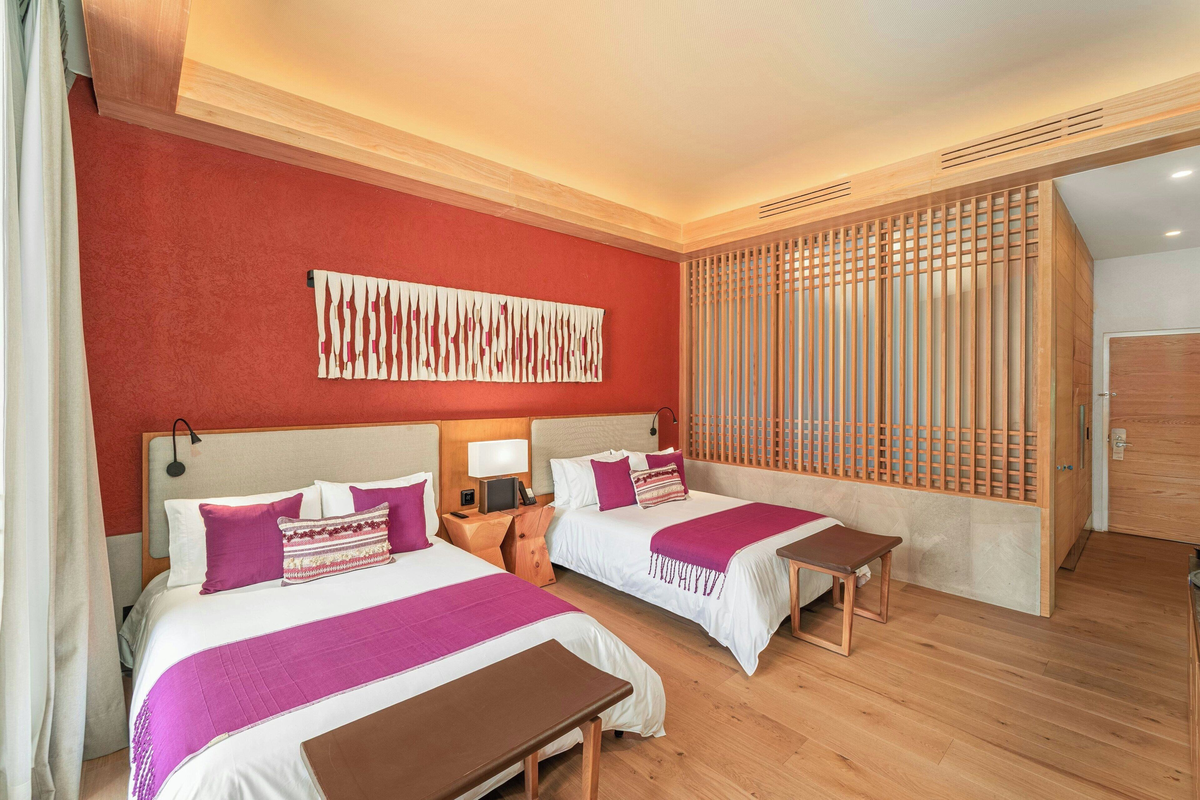 Allergitestet sengetøy, minibar, safe på rommet og individuelt dekorert