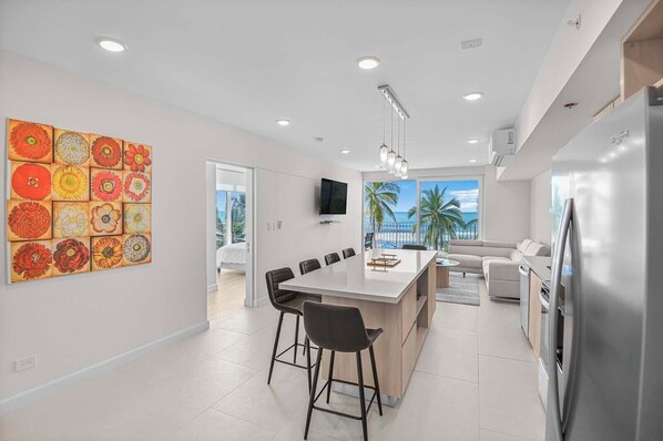 Interior - Stunning beachfront Condo in the Center of Town (Jaco)