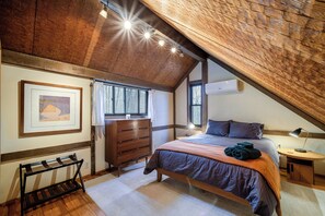 3 bedrooms, iron/ironing board, travel cot, WiFi