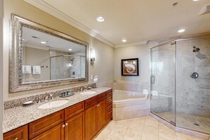 Apartment, Mehrere Betten (Emerald Grande W625) | Badezimmer