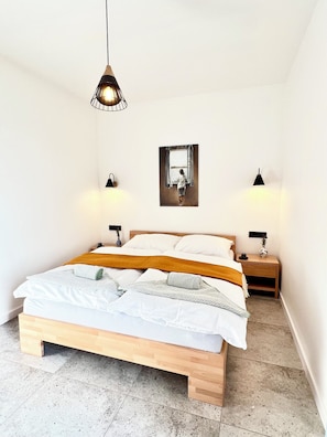 3 bedrooms, iron/ironing board, travel cot, free WiFi