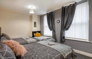 4 bedrooms, iron/ironing board, WiFi, bed sheets