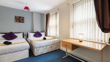 4 bedrooms, iron/ironing board, WiFi, bed sheets