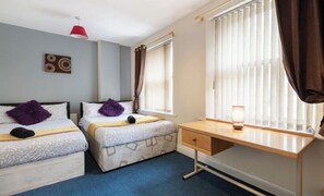4 chambres, fer et planche à repasser, Wi-Fi, draps fournis