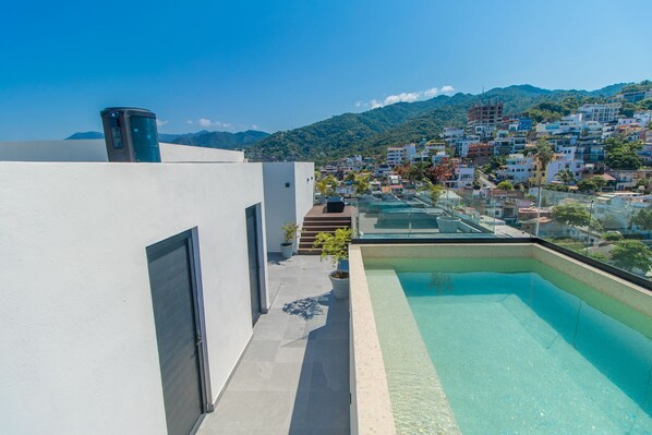 Outdoor pool - Torre Doze (Puerto Vallarta)
